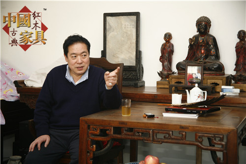 1講起明式家具，張德祥先生總是興致勃勃