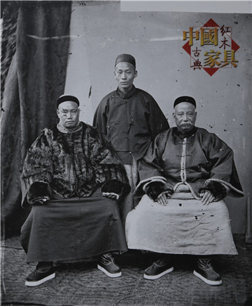 5清末的廣東商人,身穿當時只有王公貴族才穿的貂皮大衣以展示他們的富有